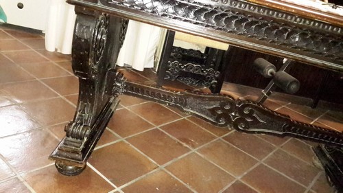 Tavolo o scrivania con  ssedie impagliate