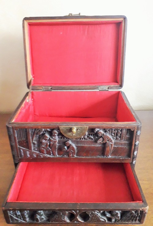 Antico scrigno portagioie orientale , realizzato i