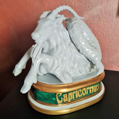 Figurina Porcellana  Mangani vintage  '   CAPRICOR