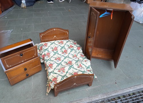 Camera in legno per bambole